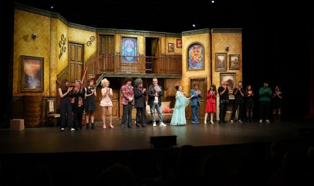 Sezonun En Kahkahalı Komedisi Sahneye çıktı!