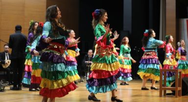 Bursa’da Balkan ve Roman Ezgileriyle Dolu Coşkulu Gece