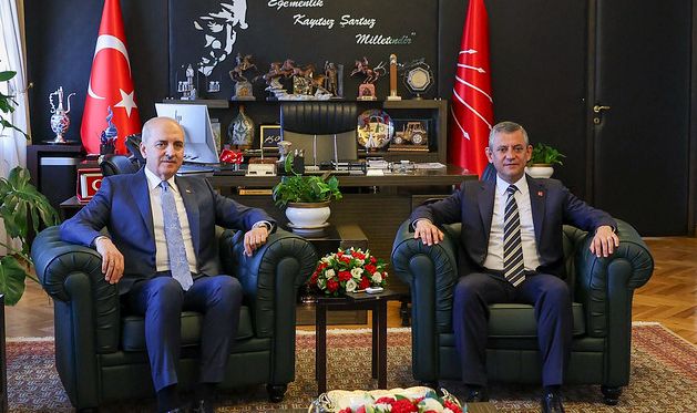 CHP'deki Grup Toplantısı Krizine Numan Kurtulmuş'tan Müdahale: Çelişki Giderilmeli